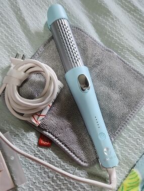 CALISTA Light Seafoam Portable Electric Hair Curler